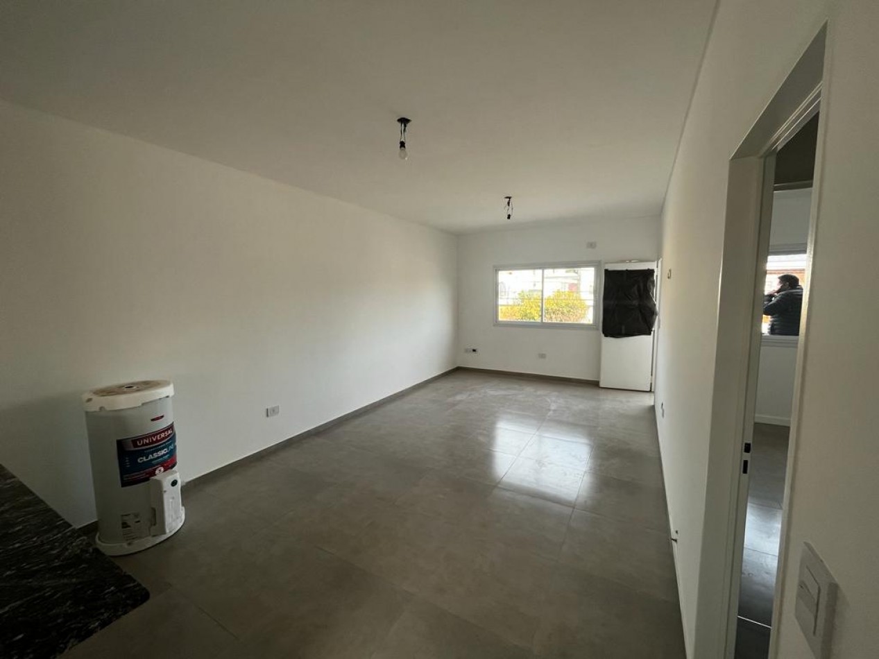 Hermoso PH de 3 ambientes en primer piso al frente en Villa Maipu. Se acepta vehiculo en parte de pago!!!