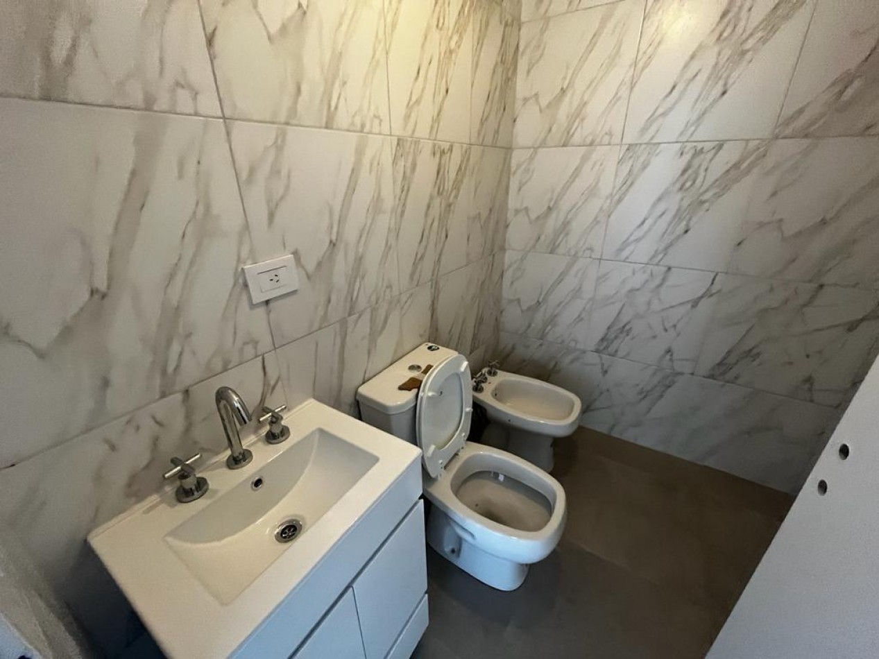 Hermoso PH de 3 ambientes en primer piso al frente en Villa Maipu. Se acepta vehiculo en parte de pago!!!