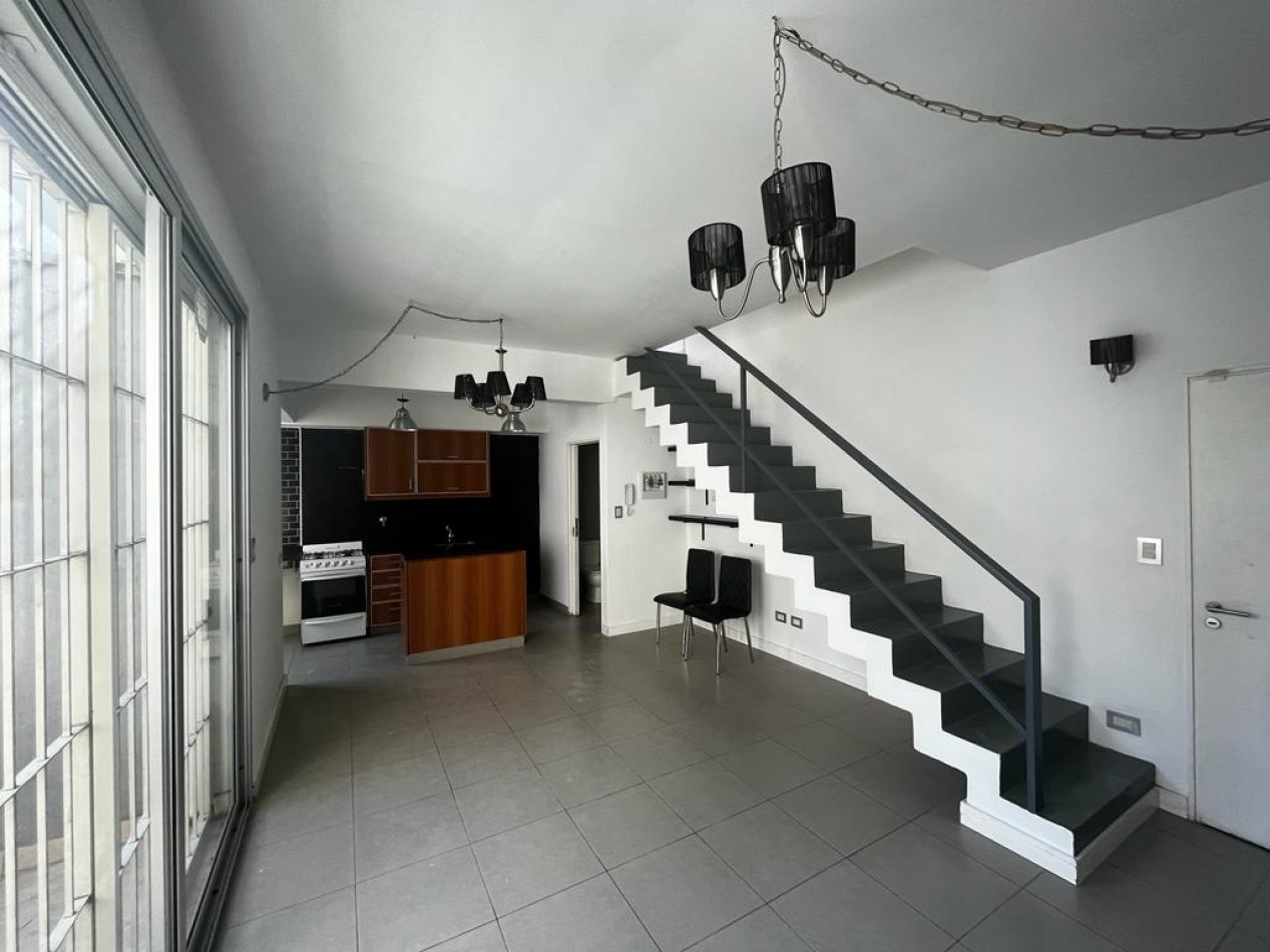 Impecable departamento tipo duplex en Villa Urquiza! Bajisimas expensas