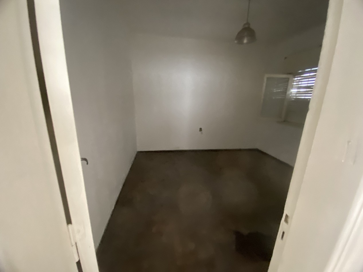 OPORTUNIDAD COMPRA - VENTA CASA EN VILLA BALLESTER EN GRAN LOTE