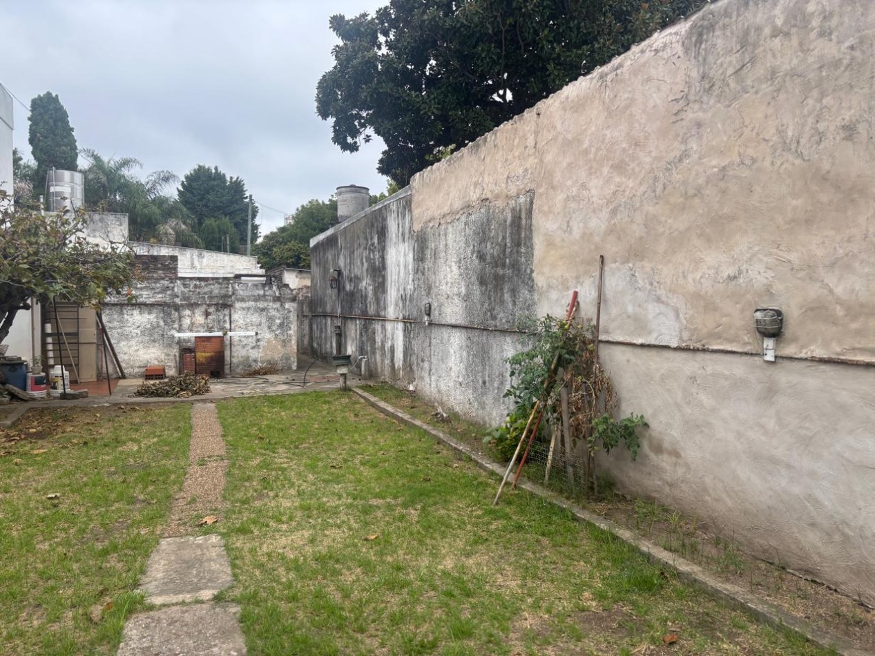 OPORTUNIDAD COMPRA - VENTA CASA EN VILLA BALLESTER EN GRAN LOTE