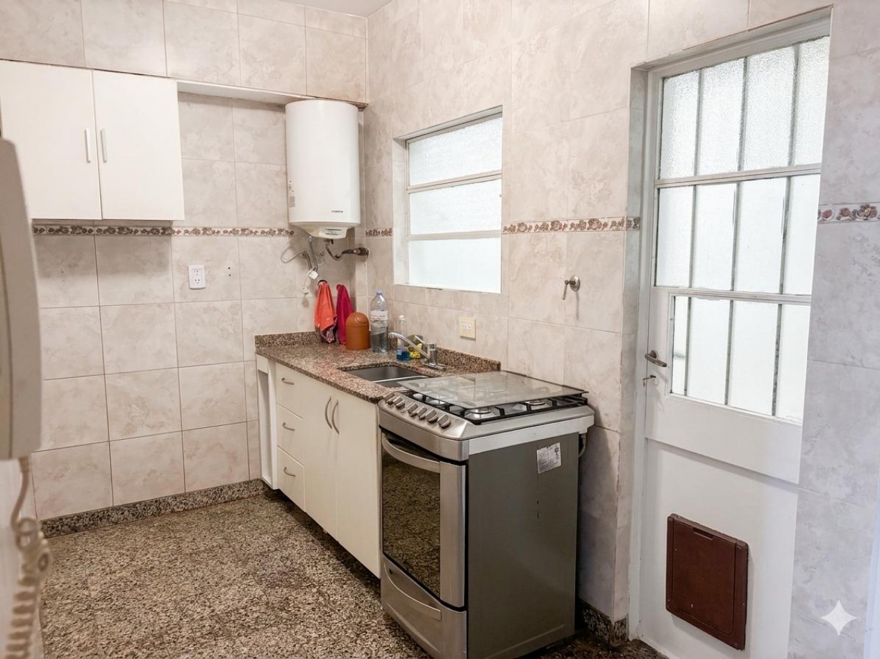 Amplio Departamento de dos amb en alquiler - Olivos