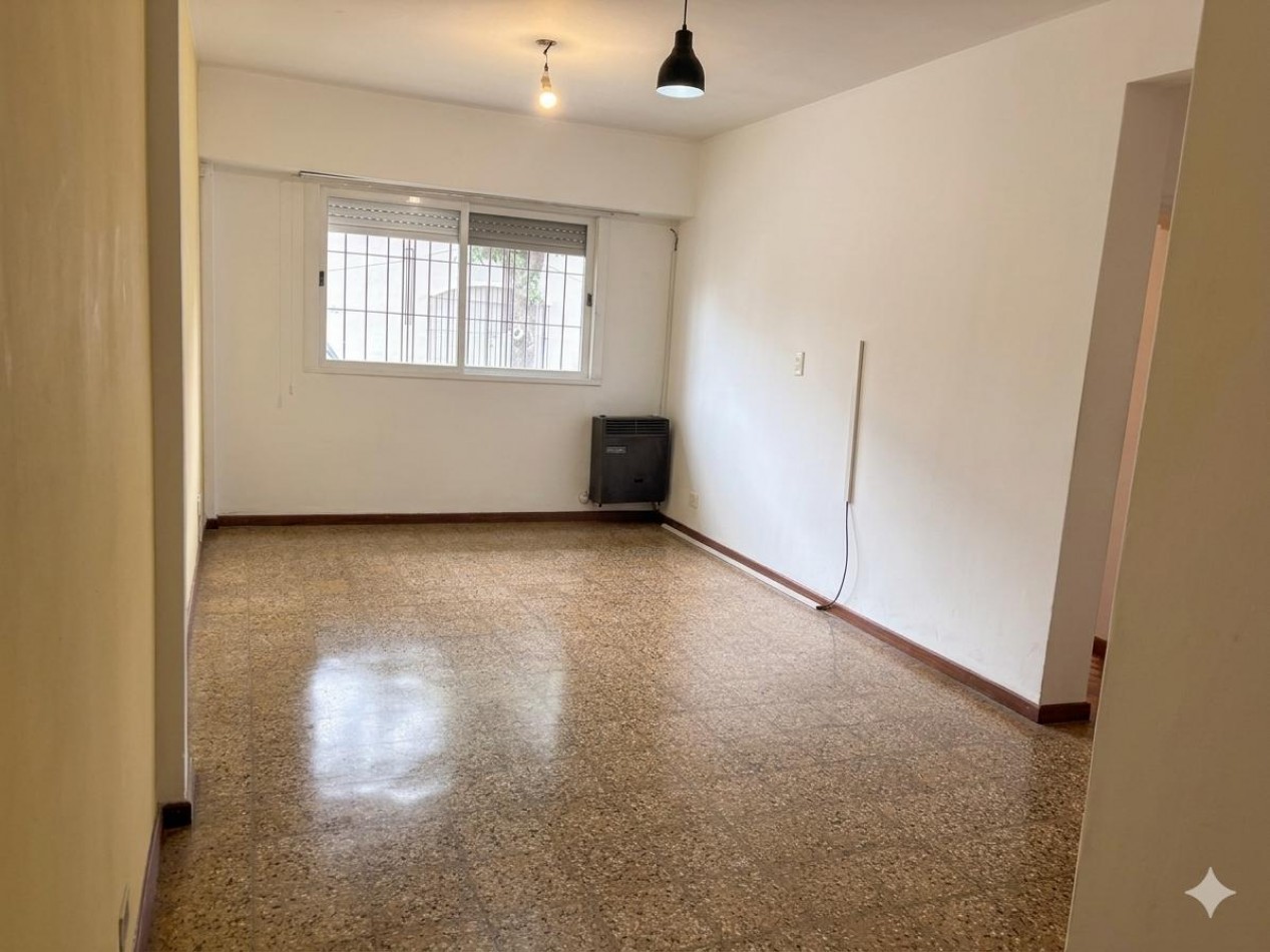 Amplio Departamento de dos amb en alquiler - Olivos