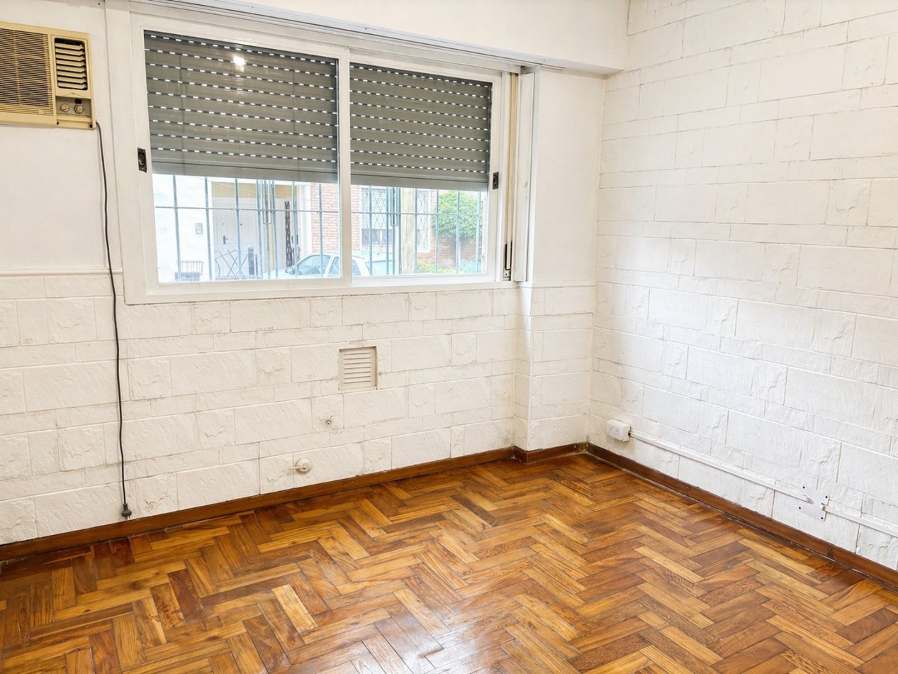 Amplio Departamento de dos amb en alquiler - Olivos