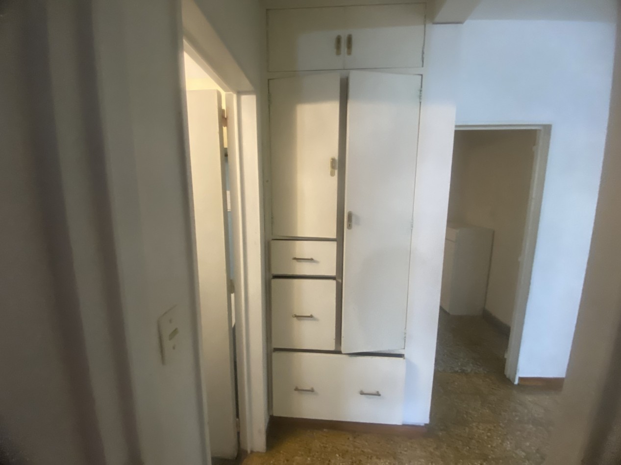 Amplio Departamento de dos amb en alquiler - Olivos