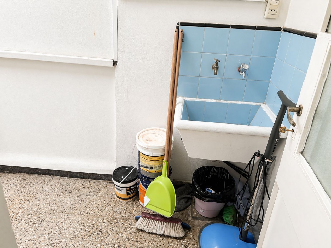 Amplio Departamento de dos amb en alquiler - Olivos