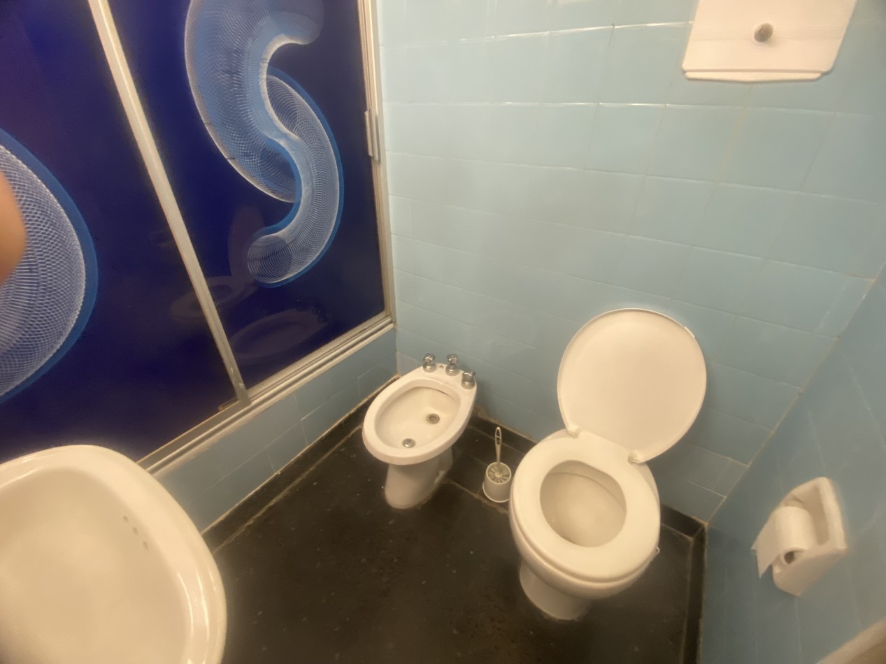 Amplio Departamento de dos amb en alquiler - Olivos