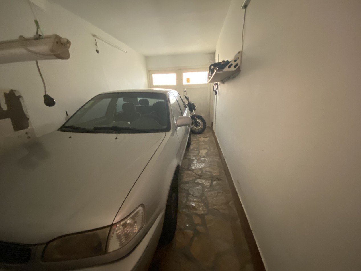 Alquiler casa de 6 amb en Olivos con cochera y jardin!