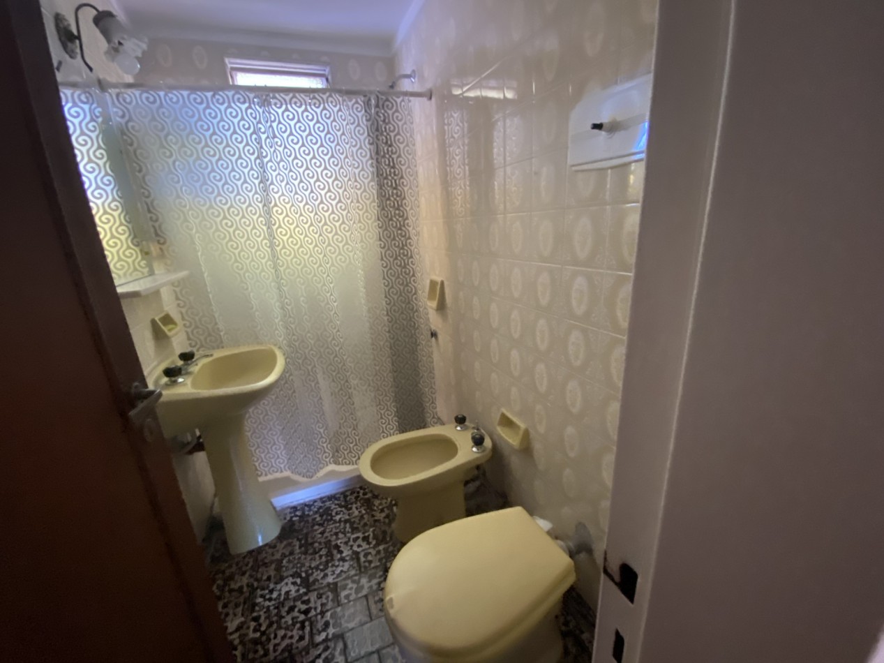 Alquiler casa de 6 amb en Olivos con cochera y jardin!