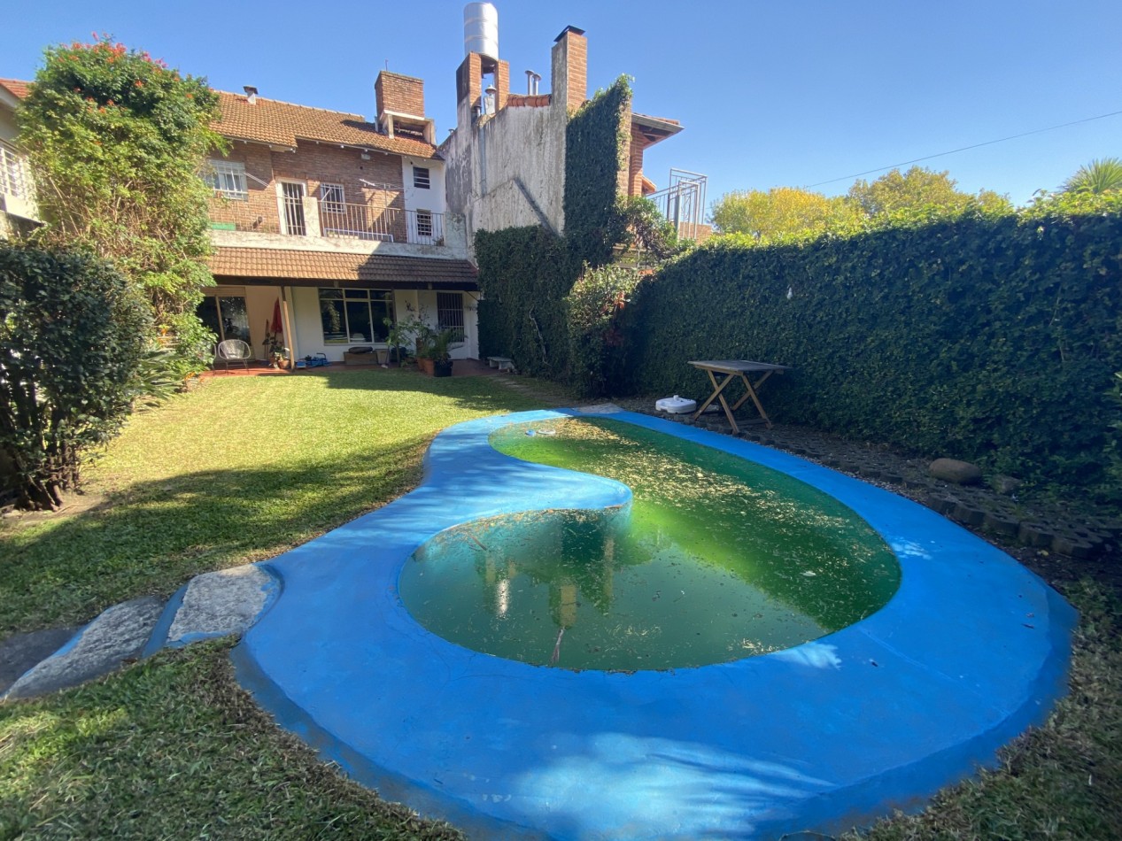 Alquiler casa de 6 amb en Olivos con cochera y jardin!