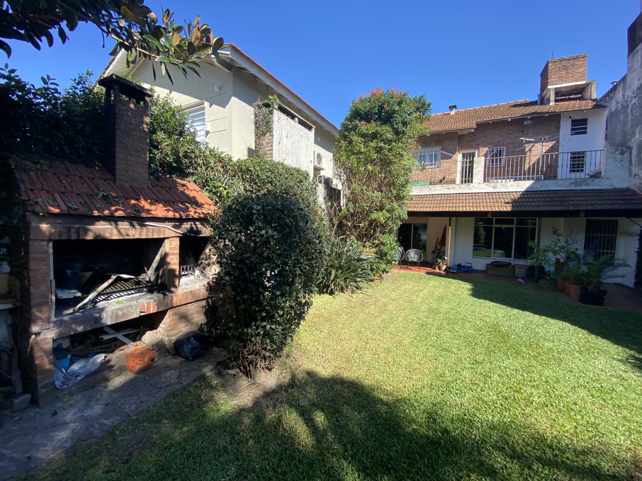 Alquiler casa de 6 amb en Olivos con cochera y jardin!