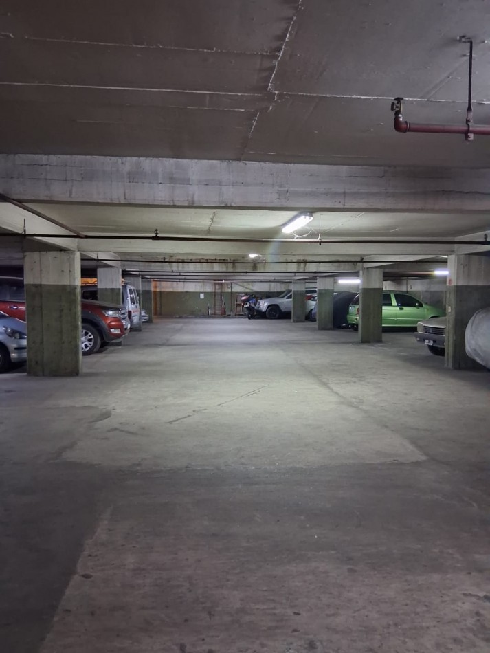 Cochera en Olivos a metros de Av. Maipu!