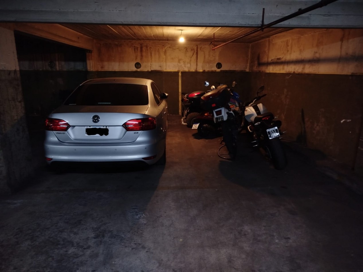 Cochera en Olivos a metros de Av. Maipu!