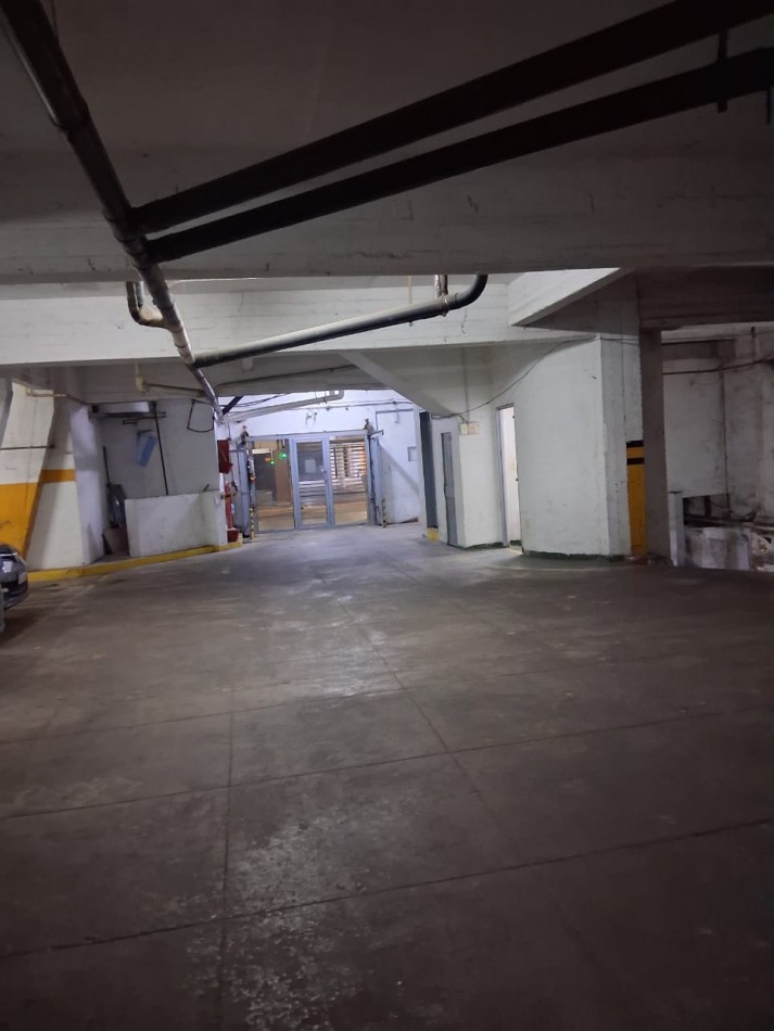 Cochera en Olivos a metros de Av. Maipu!