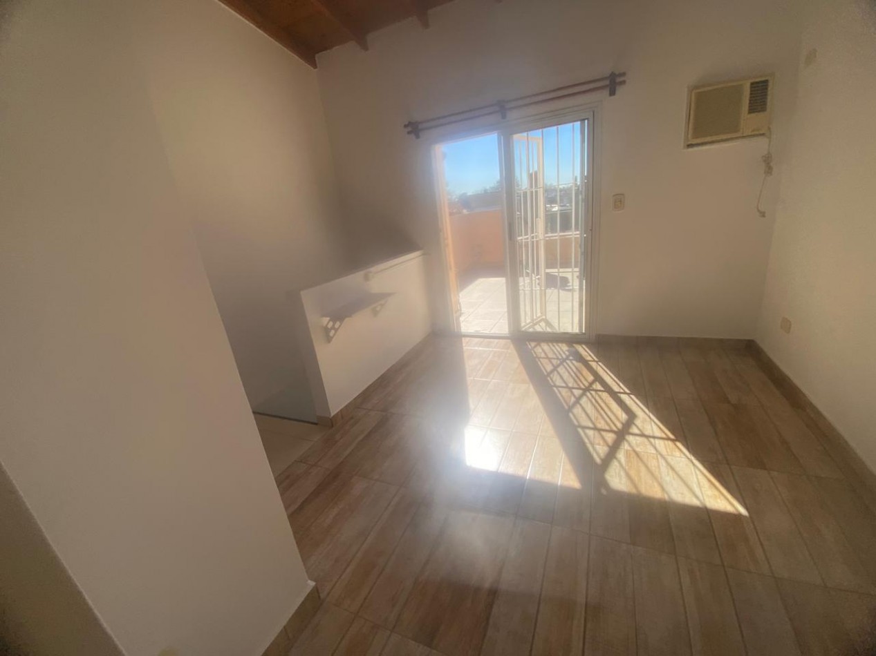 Departamento en alquiler de dos amb. con cochera en Florida Oeste