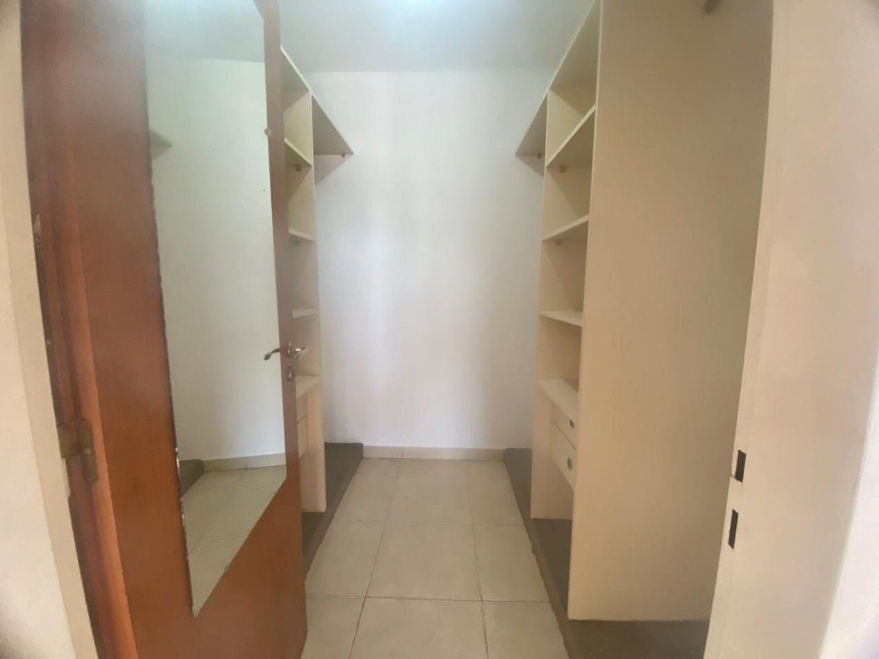 Departamento en alquiler de dos amb. con cochera en Florida Oeste