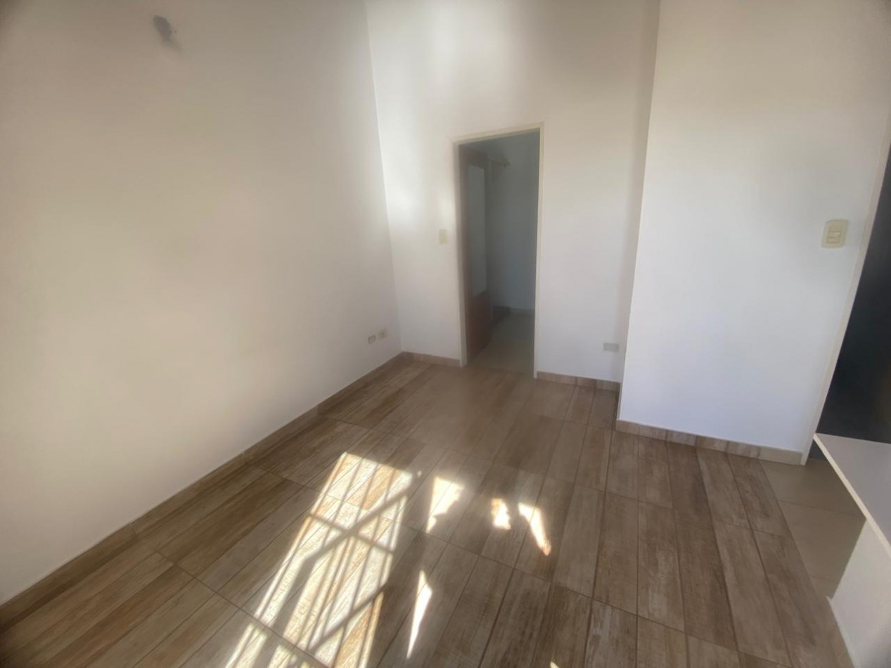 Departamento en alquiler de dos amb. con cochera en Florida Oeste