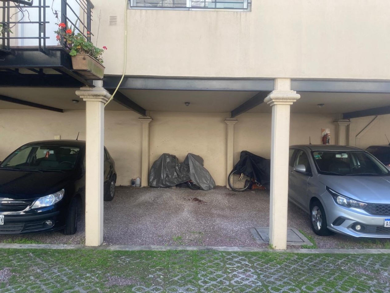 Departamento en alquiler de dos amb. con cochera en Florida Oeste