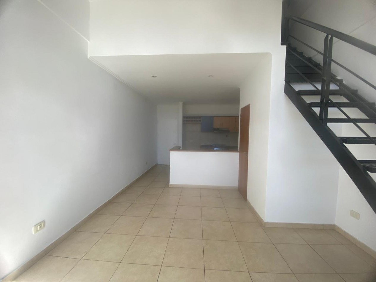 Departamento en alquiler de dos amb. con cochera en Florida Oeste