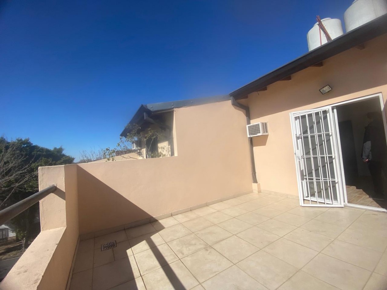 Departamento en alquiler de dos amb. con cochera en Florida Oeste