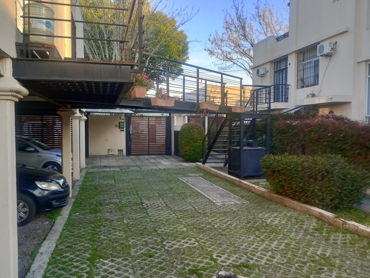 Departamento en alquiler de dos amb. con cochera en Florida Oeste
