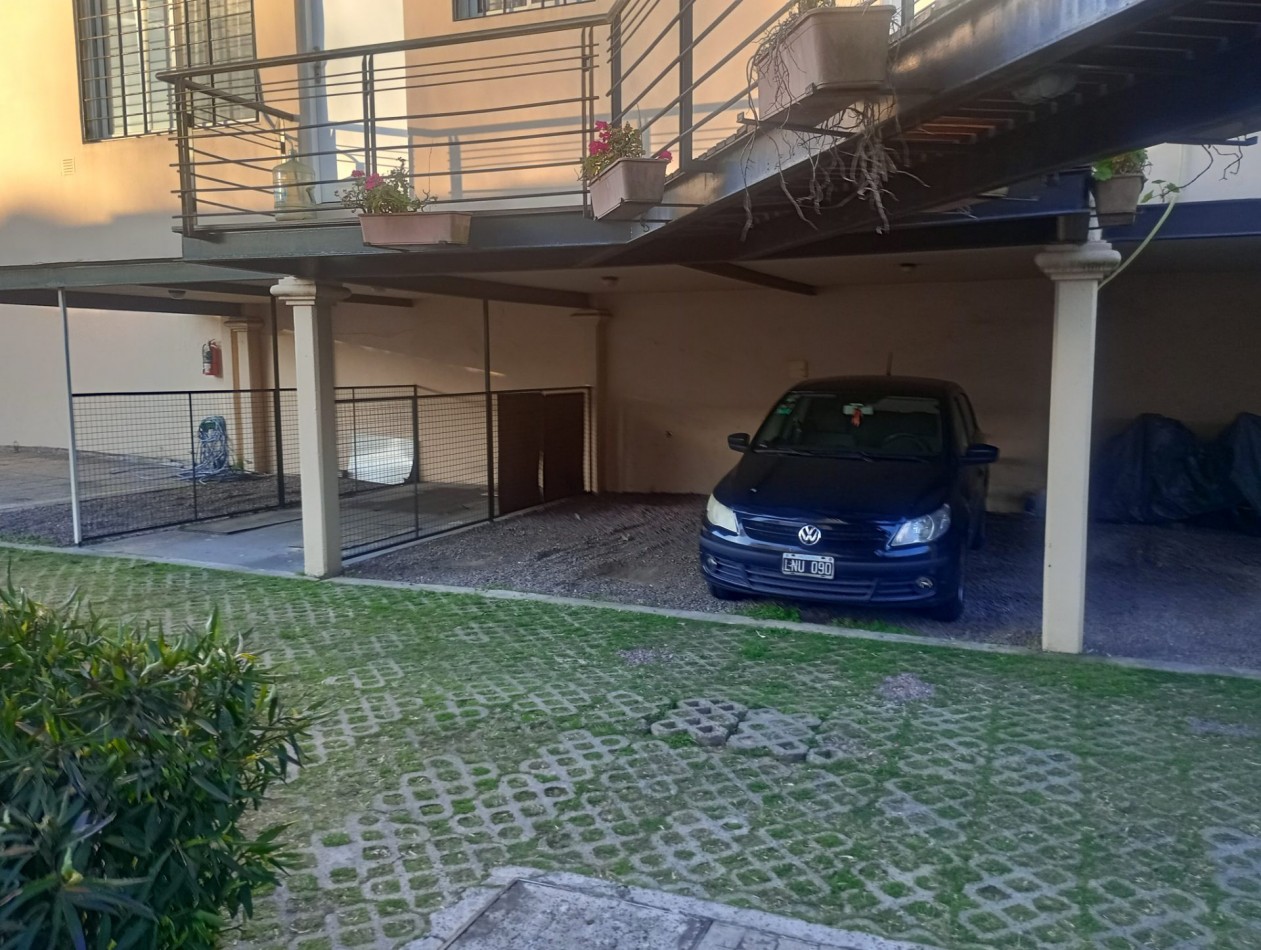 Departamento en alquiler de dos amb. con cochera en Florida Oeste