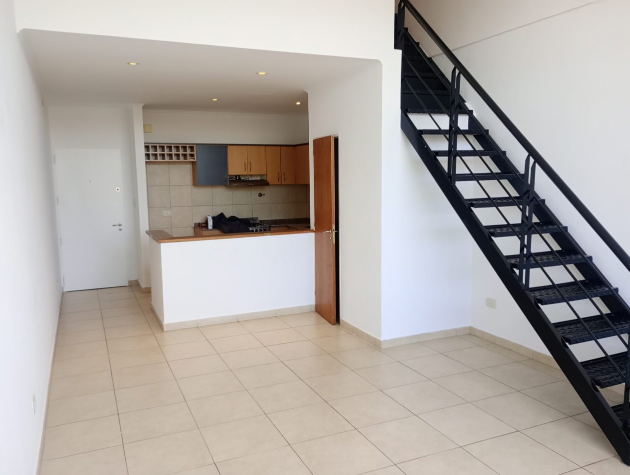 Departamento en alquiler de dos amb. con cochera en Florida Oeste