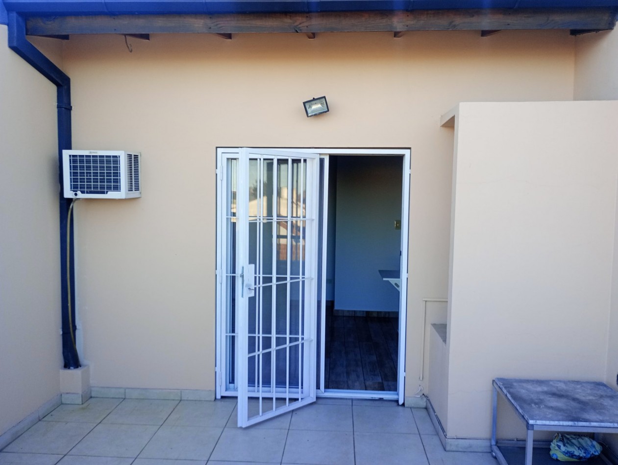 Departamento en alquiler de dos amb. con cochera en Florida Oeste