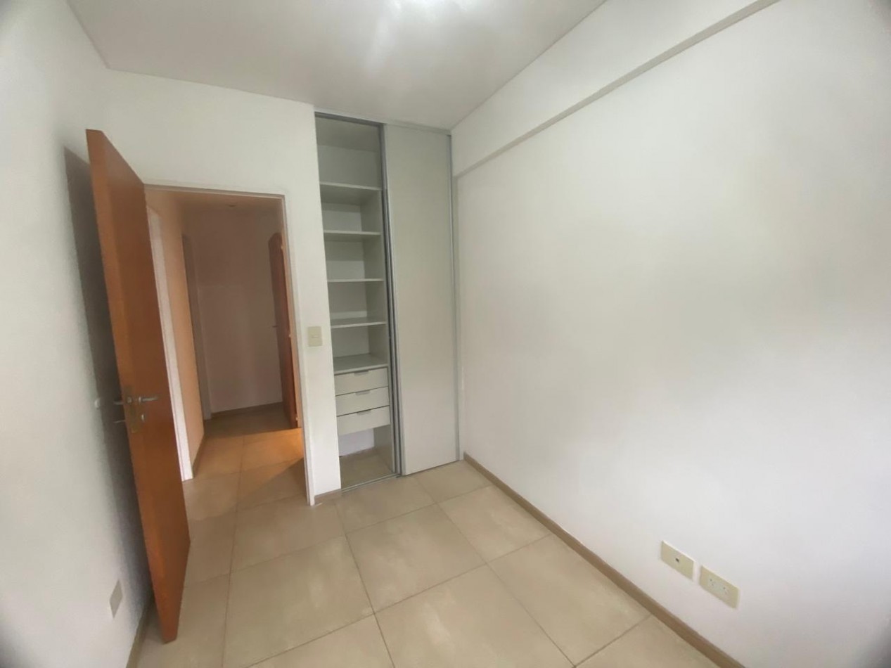 Alquiler Departamento 3 amb con cochera y baulera en Vicente Lopez