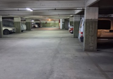 Cochera en Olivos a metros de Av. Maipu!