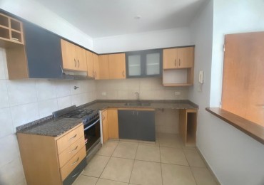 Departamento en alquiler de dos amb. con cochera en Florida Oeste